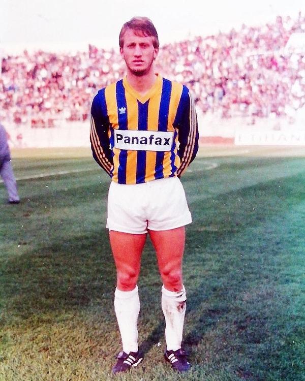 Bursa'nın alyapısında yetişen Taygun Erdem, 1989 yılında Fenerbahçe'ye transfer olarak 1988-1989'da lig şampiyonu olan Fenerbahçe'nin efsane kadrosunda yer almıştı fakat Fenerbahçe'den 1990 yılında ayrıldı.