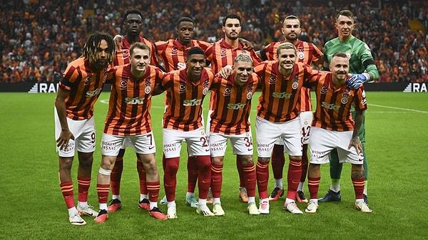 İlk olarak Galatasaray, 21 Ekim'de evinde oynadığı Beşiktaş derbisinde 100. yıla özel olarak tasarlanan forması ile sahaya çıktı.