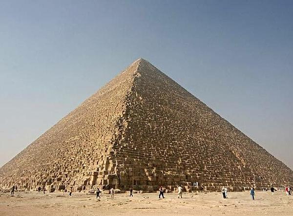 2. Anlaşılan piramitler sadece uzaylılarla ilişkilendirilmiyordu...