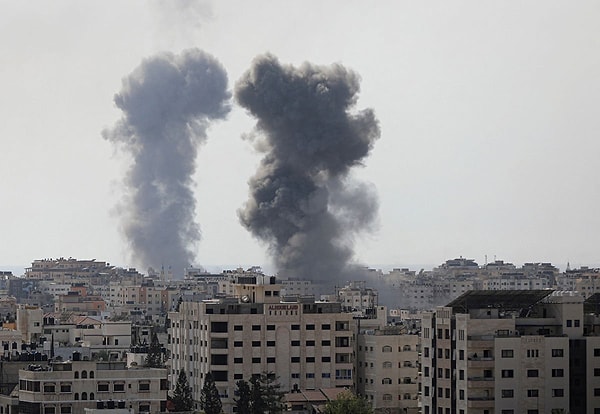 İsrail savaş uçakları ve topçularının gece boyu Gazze’nin tüm bölgelerini bombalaması sonucu çok sayıda kişinin öldüğü bildirildi. Filistin haber ajansı WAFA’nın Gazze’deki yerel basın kaynaklarından aktardığı habere göre, Gazze’nin orta kesimlerindeki Zevayde bölgesindeki Tıp Merkezi Hizmetleri yakınındaki Ebu Şemmale ailesine ait evin hedef alınması sonucu en az 15 kişi hayatını kaybetti.