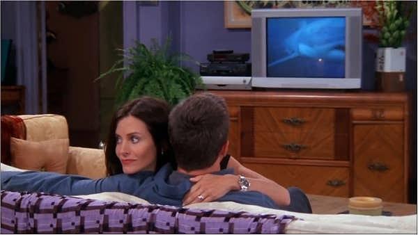 4. Monica karakteri, Chandler'in köpek balıklarıyla olan 'bağını' sorgulamıştı...