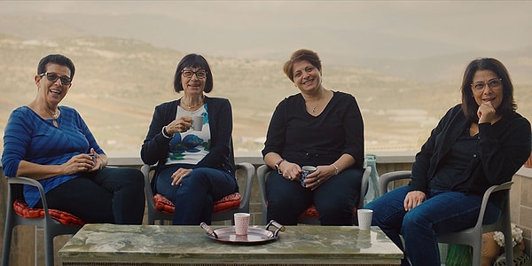 Filmin yönetmeni Lina Soualem, aslında ailesinden dört nesil Filistinli kadının hikayesiyle birlikte bütün bir halkın tarihini de yansıtıyor.