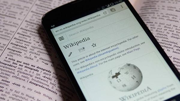 Bu teklif, Musk'ın Wikipedia'nın ismini değiştirmesi için site yönetimine “Dickipedia” şeklinde benzer bir öneri sunmasının hemen ardından geldi.