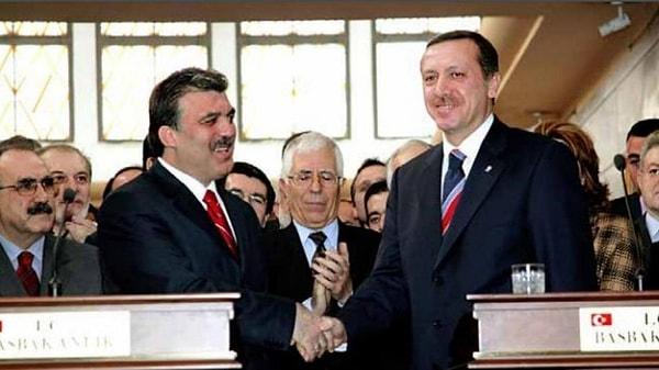 AK Parti tek başına iktidar olmuştu olmasına ama iktidar partisinin lideri Recep Tayyip Erdoğan yasaklı olduğu için milletvekili seçilememişti. Bu yüzden Birinci AK Parti hükümetinin Başbakanı Abdullah Gül oldu.