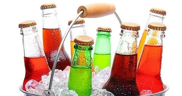 Uzmanlar, gazlı içeceklerin de içerdikleri ilave şekerler nedeniyle çok fazla tüketilmemesi gerektiğini belirtiyor.