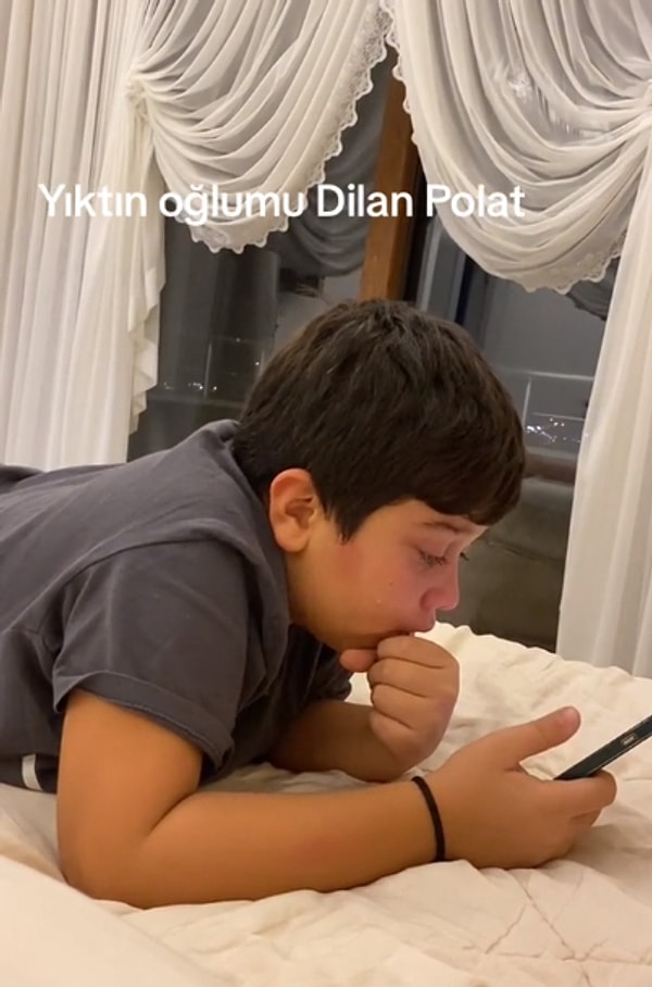 Kimileri üzüntülerini yorumlarda dile getirirken kimileri de paylaşım yapıyordu. TikTok'ta paylaşılan minik çocuğun videosu ise viral oldu.