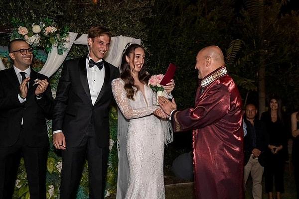 Maçlarda fırtına estirmeye devam eden Aykaç, Eylül ayında Galatasaray Kadın Takımı İstatistik Antrenörü Mert Altıntaş'la evlenmişti ve voleybol dünyasından birçok isim düğüne katılmıştı.