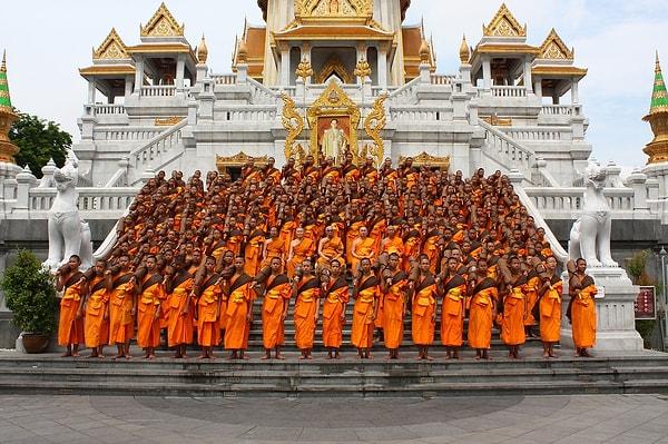 Budist Rahipler Neden Turuncu Giyer?
