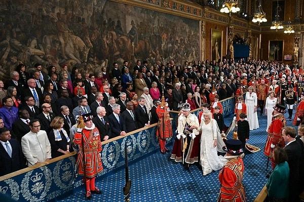 İngiltere'nin yeni yasama yılının açılış töreni kral, kraliçe ve aile üyelerinin katılımıyla gerçekleşti.