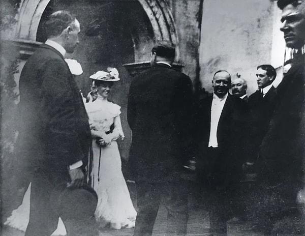1. Amerika Birleşik Devletleri'nin 25. başkanı William McKinley, vurulmadan dakikalar önce. (1901)