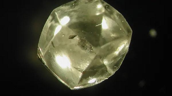 2004 yılında laboratuvar ortamında üretilen grafen, elmasların tahtını sarsabilecek bir başka malzemedir.