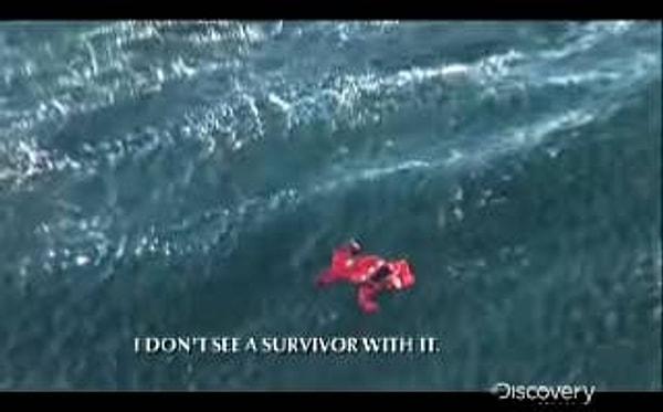 6. Deadliest Catch'in 3. sezonunda, dört kişilik bir ekip için bir arama kurtarma görevi sırasında yalnızca "bir kurtulan, boş bir hayatta kalma kıyafeti ve suda yüzen iki ölü mürettebat bulundu."
