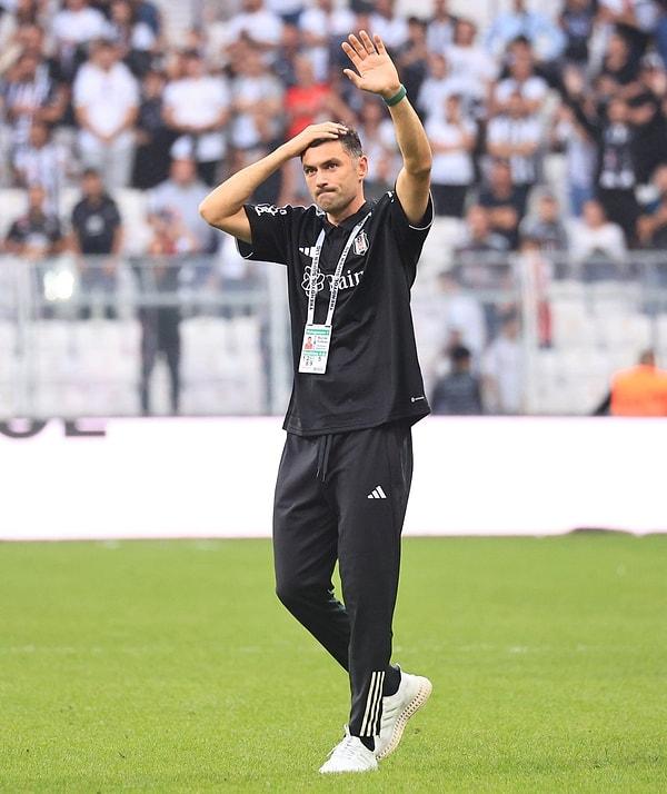 Beşiktaş'ta teknik direktör Burak Yılmaz, görevden istifa ettiğini açıkladı ve sosyal medya hesabından "Her şey için teşekkür ederim" diyerek taraftarla vedalaştı.