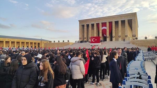 Tüm Türkiye 10 Kasım günü Ulu Önder Mustafa Kemal Atatürk'ü derin bir özlem ve saygıyla andı.