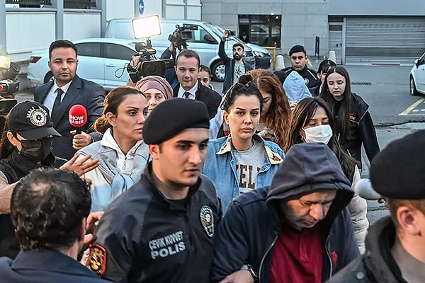 İstanbul Cumhuriyet Başsavcılığı tarafından Dilan ve Engin Polat'ın kara para akladığı iddialarına yanı aranıyor. Soruşturma kapsamında birçok delil ve ifade kayda geçti.