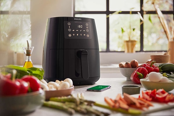 Sırada mutfağımızın bir diğer kahramanı olan Philips Airfryer 3000 L var!