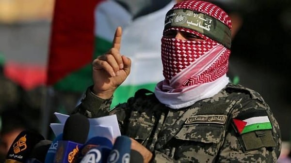 Hamas'ın Kassam Tugayları Sözcüsü Ebu Ubeyde, devam eden çatışmalara 5 gün süreyle ara verilmesi çağrısında bulundu.