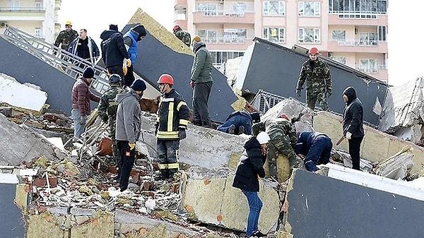 Adeta yerle bir hale gelen yapılardan biri de Kahramanmaraş'ın Onikişubat ilçesindeki Ezgi Apartmanı... O apartmanın çöken enkazında tam 36 kişi hayatını kaybetti.