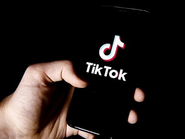 İlk kez 2015 yılında yayınlanan sosyal medya platformu, zamanla yapılan geliştirmelerle bugünkü halini aldı. Kullanıcıların kısa videolar çekip paylaşabildiği TikTok'a her geçen gün yeni bir özellik eklenmeye devam ediyor. Özellikle gençler arasında oldukça popüler olan TikTok, 150 ülkede 1 milyar kullanıcı sayısını aşmış durumda.