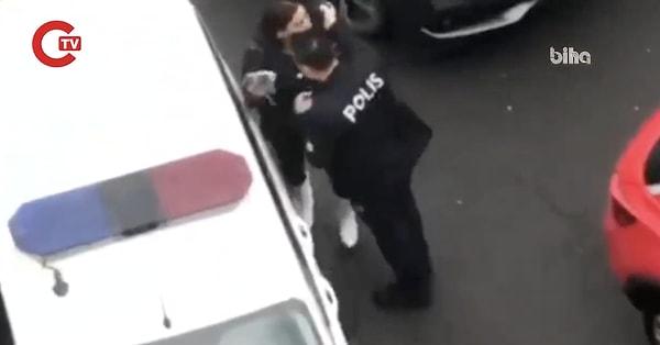 Şanlıurfa Eyyübiye Kaymakamlığı önünde bir polisin kadına saldırdığı görüntülendi.