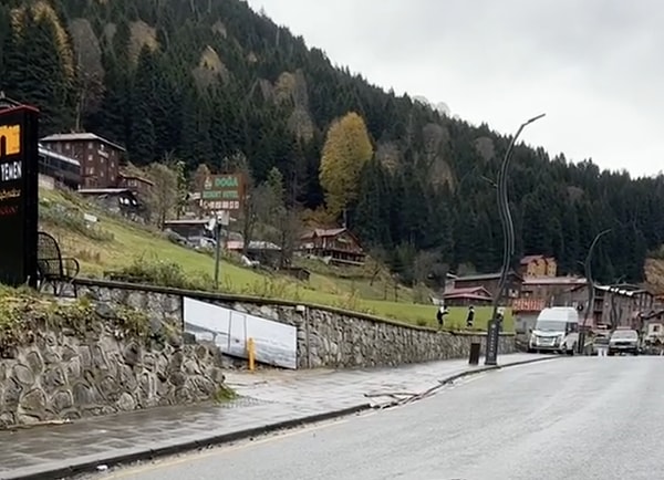 Yaşadığı hayal kırıklığını ise "Sosyal medyada Ayder, Gerçekte Ayder" notuyla takipçileriyle paylaştı.