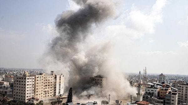 6 Ekim’de başlayan İsrail ile Filistin arasındaki savaş, İsrail’in katliamıyla sürüyor. İsrail güçleri, sivil hastaneleri bombalıyor, çocukları öldürüyor.