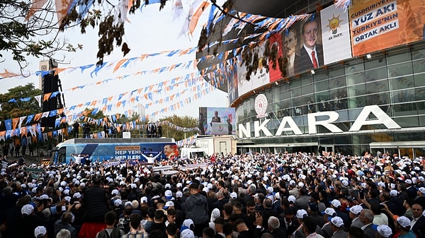 Ak Parti yönetiminde olan 24 ilçede aday değişimlerinin olması bekleniyor. Öncelikli olarak 3 dönem görev yapmış başkanlar tekrar aday gösterilmeyebilir.