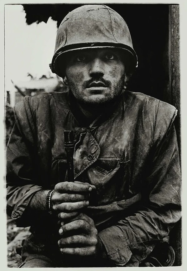 9. Vietnam savaşının Hue muharebesi sonrası psikolojik travma geçirmiş bir asker. (1968)