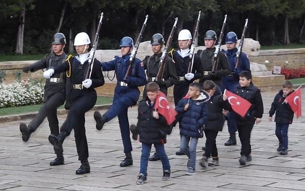 Iğdır Valiliği'nin o görüntüleri paylaşmasının ardından Millî Savunma Bakanı Yaşar Güler hareketi geçti ve çocukları Anıtkabir'e davet etti.