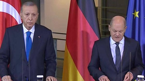 Bir gazeteci Erdoğan'a, "İsrail’e neden soykırımcı diyorsunuz? NATO'daki ülkeler tarafından terör örgütü olarak tanımlanan Hamas’ı nasıl kurtuluş hareketi olarak görebiliyorsunuz? Türk-Alman ilişkilerini tehlikeye atmıyor musunuz? Türkiye’nin 'Eurofighter' talebini Almanya kabul edecek mi?" sorularını yöneltti.