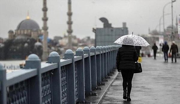 AKOM, İstanbul Valiliği ve AFAD'dan, peş peşe 29 şehire ‘turuncu’ 26 şehire de ‘sarı’ uyarı verilmişti. Başta İstanbul olmak üzere Marmara Bölgesi’ni zor bir hafta sonu bekliyor. Bu sabah saatlerinde başlayan yağmurun, pazar akşamına kadar aralıksız yağacağı bildirilirken, pazar sabahı rüzgarın hızının saatte 125 kilometreyi bulacağı tahmin ediliyor.Özellikle köprü geçişlerinde sıkıntı yaşanabileceğine dikkat çeken uzmanlar, işi olmayan yurttaşların evlerinden çıkmamaları konusunda uyardı.