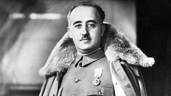 İç savaş sonrası ülkede tam bir denetim sağlayan ve zaferini ilan eden Franco, artık İspanya'nın tek lideriydi ve ülkeyi eski gücüne ulaştırmak için askeri yatırımlarına devam etti.