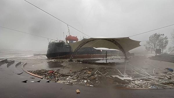 Gemi, Zonguldak'ta meydana gelen şiddetli fırtına nedeniyle Ereğli Limanı'na sığınmak zorunda kaldı. Ancak burada barınamayınca tekrar hareket etti.