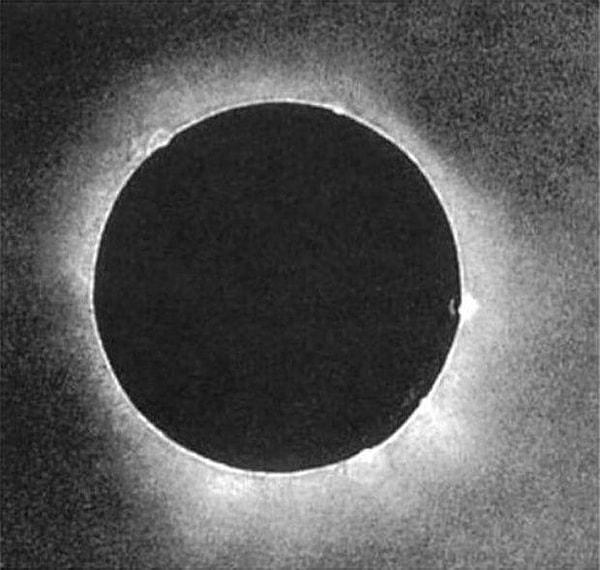 15. Julius Berkowski tarafından 28 Temmuz 1851'de Königsberg, Prusya'daki Kraliyet Gözlemevi'nde çekilmiş ilk bilimsel açıdan yararlı güneş tutulması resmi.