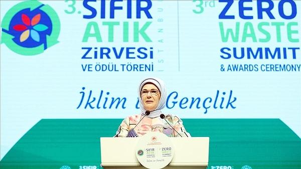 Zahiri, Cumhurbaşkanı Erdoğan'ın eşi Emine Erdoğan'ın önderlik ettiği Sıfır Atık Girişimi'nden de övgü dolu sözlerle bahsetti.
