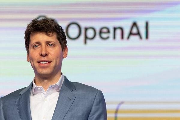 2019 yılında, OpenAI'ın hızla büyümesiyle Altman, Y Combinator'dan ayrılarak startup'a odaklandı.