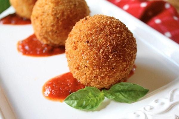 Italian-Inspired Arancini Balls with Risotto Filling:
