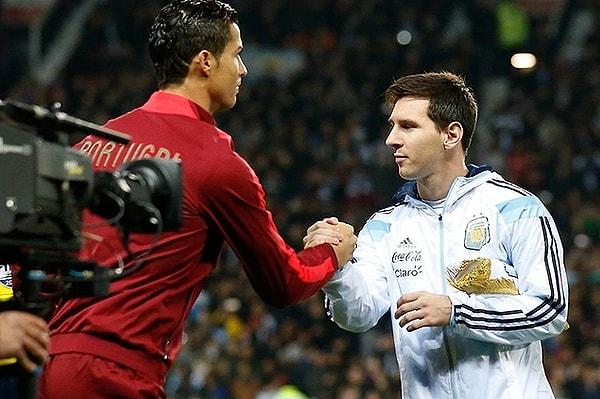 Futbol dünyasının iki efsane ismi, Lionel Messi ve Cristiano Ronaldo. Futbolseverler tarafından sürekli karşılaştırılan iki yıldız isim bir kez daha karşı karşıya gelecek. Hazırlık maçında karşılaşacak iki yıldız ismin maç tarihleri de belli oldu.