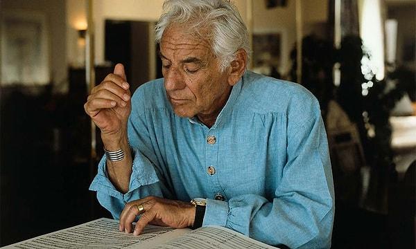 7 Emmy, 2 Tony, 16 Grammy ödülüne sahip ve 20. yüzyılın en büyük bestekar ve orkestra şeflerinden biri olan Leonard Bernstein'ın hayatını anlatan Maestro filmi, şimdiden büyük ses getirdi.