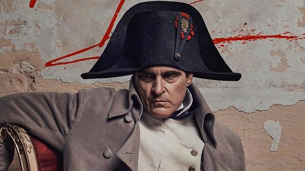 Başrolünde Oscar ödüllü oyuncu Joaquin Phoneix'in yer aldığı, Fransız komutan Napoleon'un hikayesini konu alan 'Napolyon' filmi dün itibariyle izleyicisiyle buluştu.