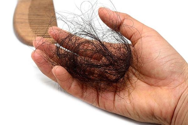 Ayrıca anajen effluvium adı verilen ve büyüme evresindeki saçların hızla dökülmesine neden olan bir durum da vardır.