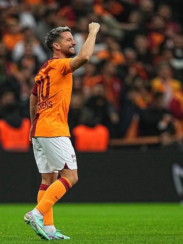 Galatasaray'ın Belçikalı yıldızı Dries Mertens, 2 gol ve 1 asistlik performansıyla maça damga vurdu.