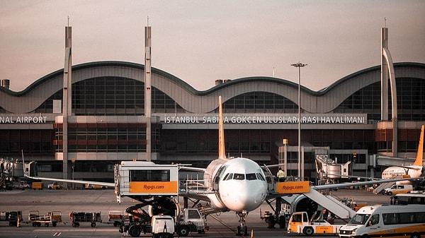 'Havalimanı otoritesi' HEAŞ verilerine göre, bu yılın ilk 10 ayında toplam 31 milyon yolcu ağırlayan Sabiha Gökçen, ekim itibarıyla bir önceki yılda taşınan yolcu sayısını geçti. 2024 yılının ilk çeyreğinde gökyüzüyle buluşması beklenen AJet uçaklarının, “Şehrin havalimanı” İstanbul Sabiha Gökçen’de yolcu trafiğini olumlu etkilemesi bekleniyor.