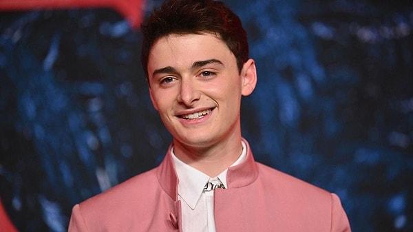 Noah Schnapp, who gained fame with the character Will Byers in the "Stranger Things" series, faced criticism for his comments on the Israel-Palestine conflict.