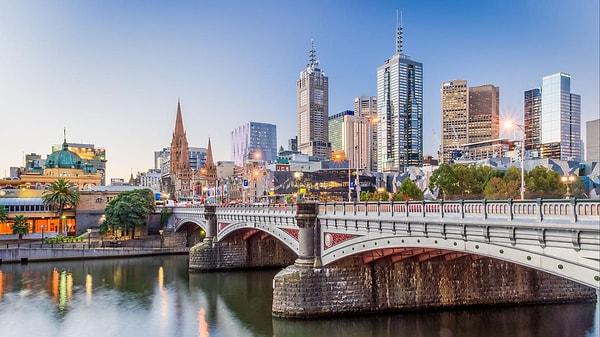 1. Melbourne, Avustralya'nın başkentidir.