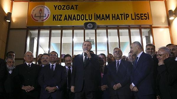Özkök yazısının devamında "Yirmi yıllık AKP döneminde Türkiye daha mı muhafazakarlaştı? Mesela Türkler eskisine göre daha az mı içiyor?" sorusunu ise şöyle cevapladı ⬇️