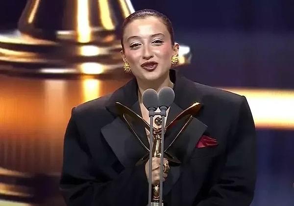 En iyi kadın şarkıcı - Melike Şahin