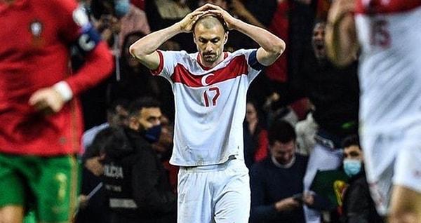 Burak Yılmaz'ın golüyle Türkiye skoru 2-1'e getirmeyi başardı. Güven tazeleyen milli takım Portekiz kalesine baskısını artırdı.