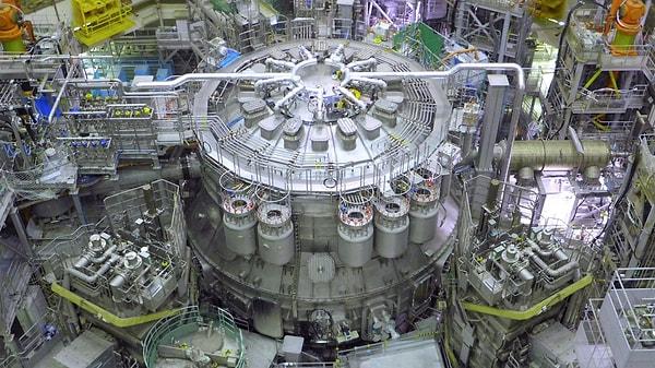Bu alanda önemli bir gelişme olarak Japonya'daki en büyük nükleer füzyon reaktörü kullanıma sunuldu.