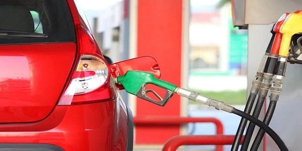 Bugün itibariyle benzinin litre fiyatı İstanbul’da 34,53, Ankara’da 35,21 ve İzmir’de 35,35 liradan satılıyor.